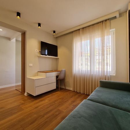 Adore - Modern Studio Tiranë Ngoại thất bức ảnh