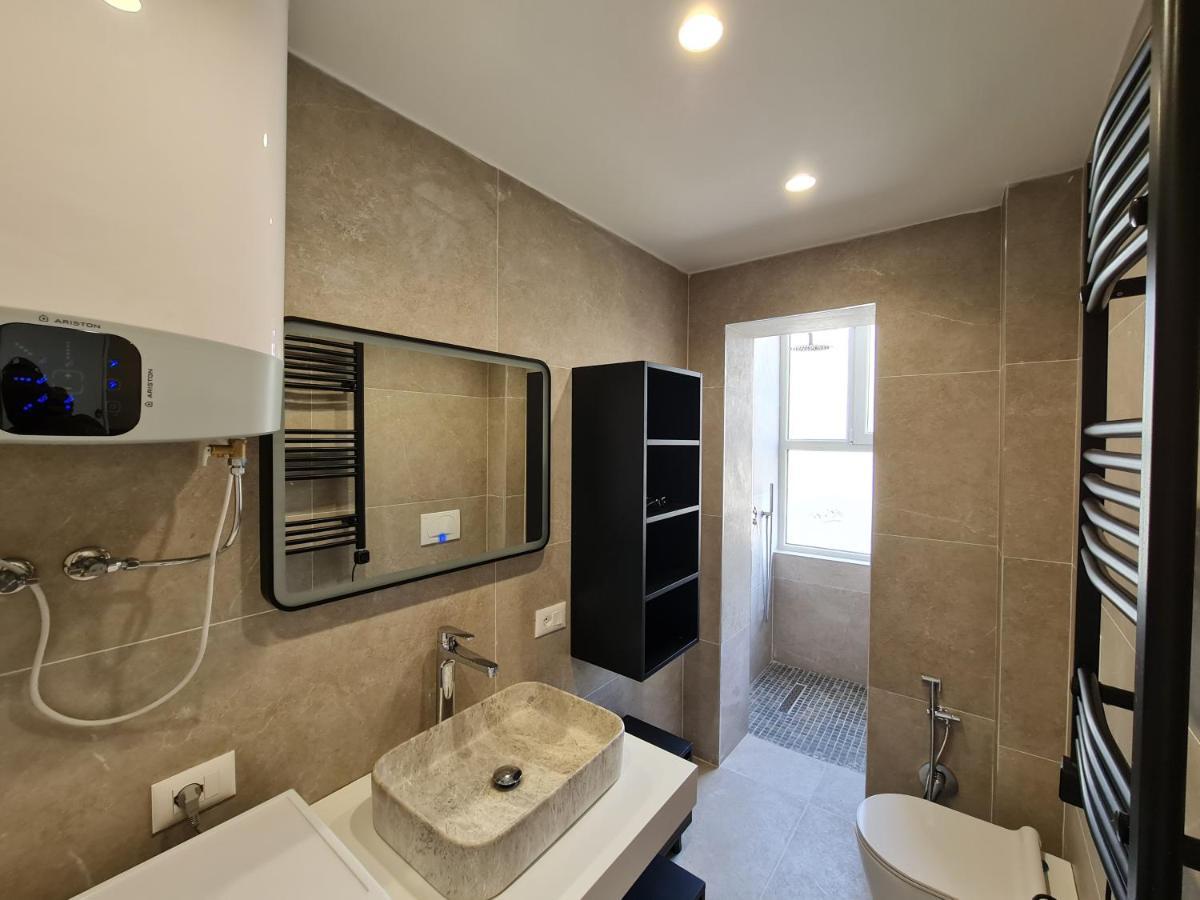 Adore - Modern Studio Tiranë Ngoại thất bức ảnh
